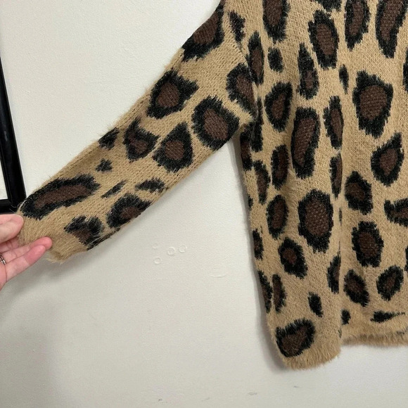 Altar’d State women’s leopard print long sleeve sweater.size small/medium - Picture 4 of 6